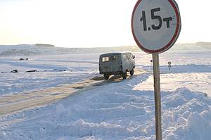 В Юрге открыта самая крупная в Кузбассе автомобильная ледовая переправа